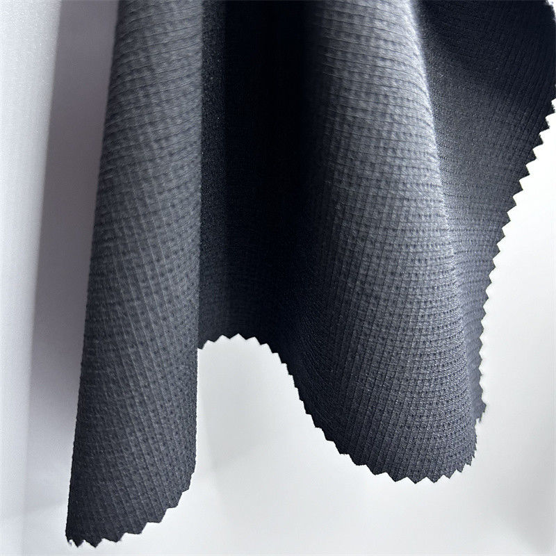 Semi-glansend nylon geblokkeerd bergklimstof Dikke elastische textuur Voor buitenkleding